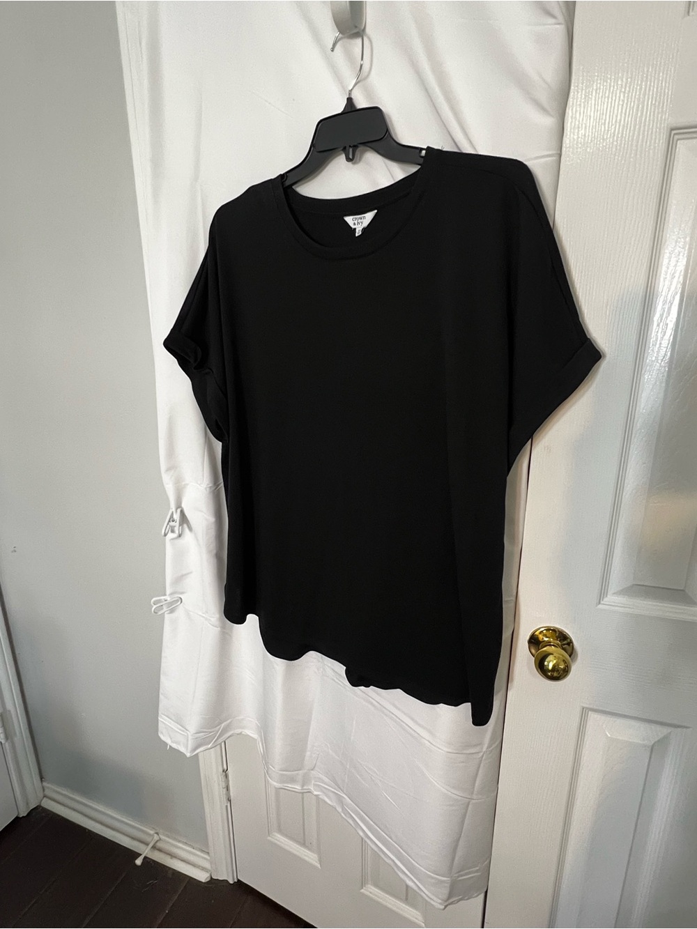 crown & ivy Black Crewneck Short Sleeve Top